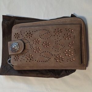✨️Price Drop SaleMontana West Phone Wallet Crossbody - Coffee (New/Unused)